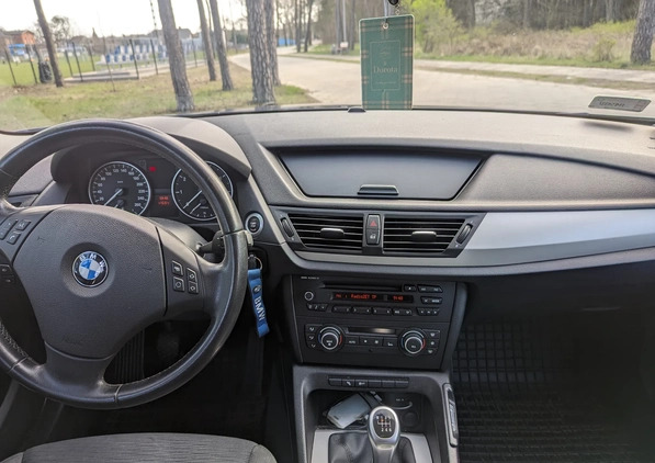 BMW X1 cena 41900 przebieg: 124000, rok produkcji 2011 z Piaski małe 67